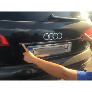 Modanatura cromata sopra targa Carmos (acciaio inox) Audi Q7 2005-2015 foto 1