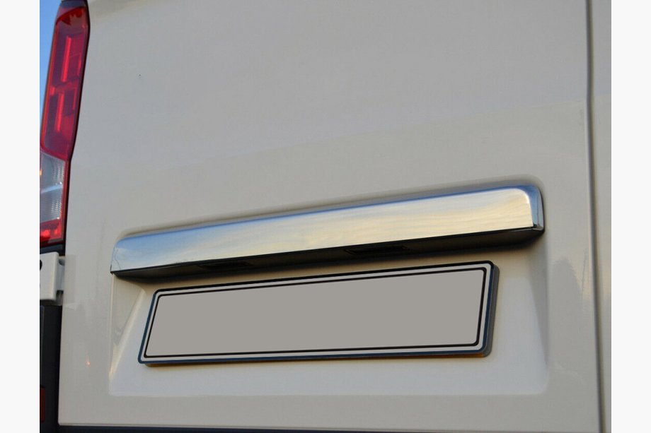 Volkswagen Crafter 2016- Modanatura sopra targa (senza telecamera, acciaio inox) Carmos - Acciaio Inox Turco Image