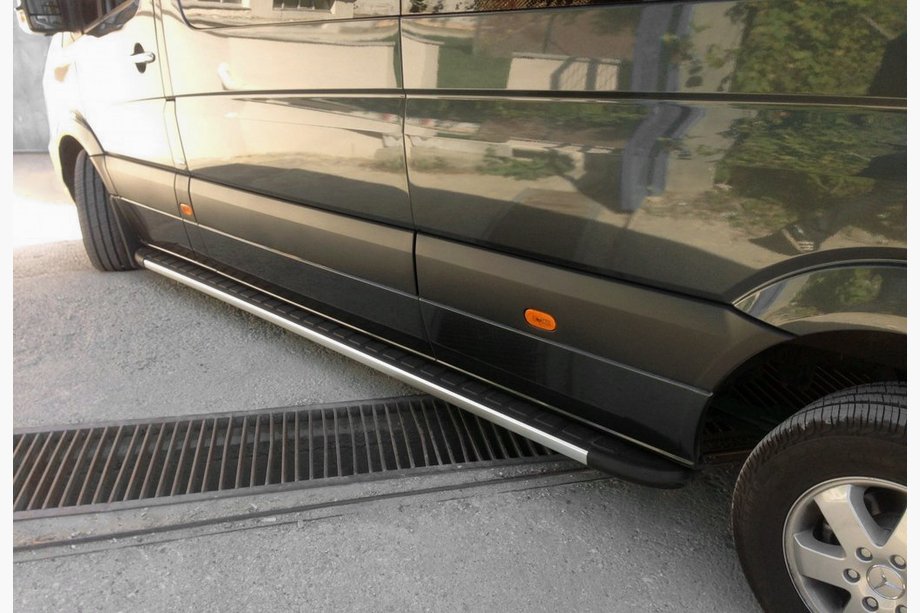 Mercedes Sprinter W907/W910 2018- Pedane Laterali Duru (2 pz, Alluminio) Image