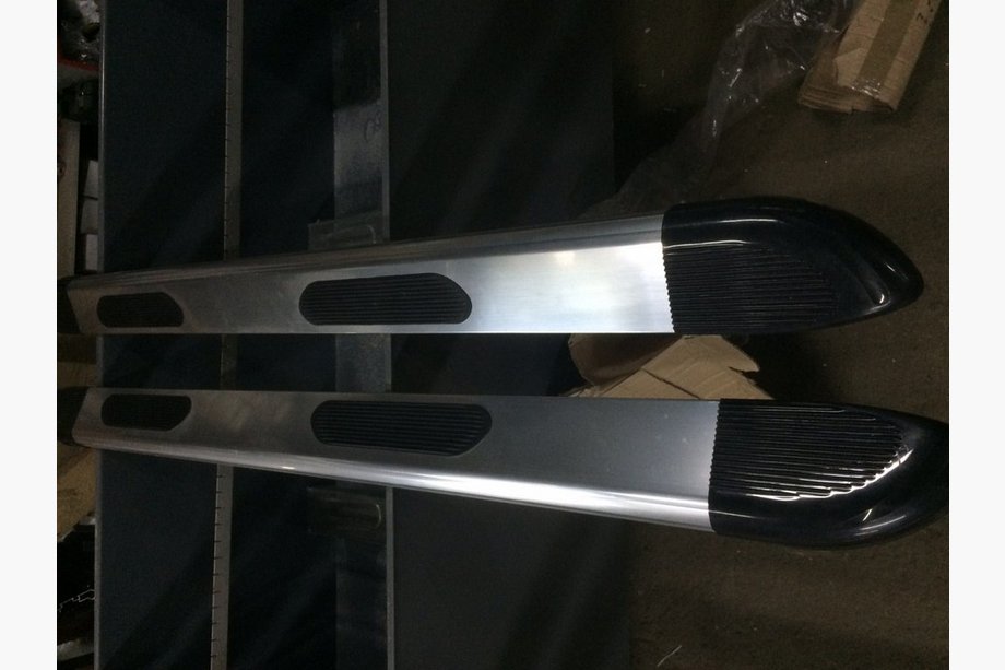 Opel Vivaro 2001–2015 Offerta !!! Pedane Laterali JAWS (2 pz, Alluminio) Image
