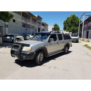 Visiera parabrezza (nero lucido, 5mm) Nissan NP300 1999-2015 foto 1