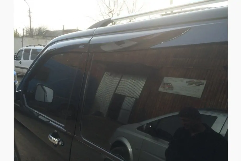 Volkswagen T5 Caravelle 2004-2010 Deflettori Finestrini (4 pz, Sunplex Sport) Foto 5