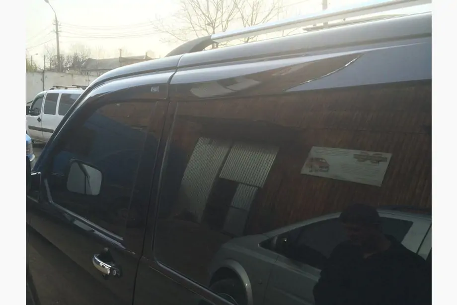 Volkswagen T5 Caravelle 2004-2010 Deflettori Finestrini (4 pz, Sunplex Sport) Foto 6