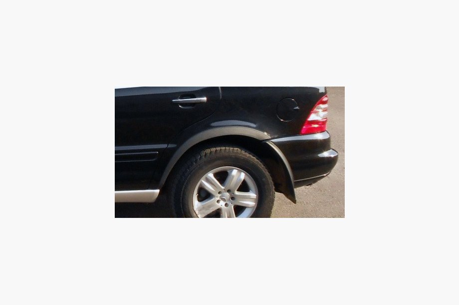 Mercedes ML W163 1997-2005 Allargatori passaruota (4 pz, Nero Metallo) Foto 1