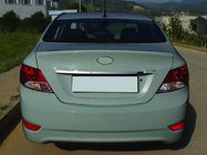 Hyundai Accent 2011-2017 Modanatura cromata sopra la targa (acciaio inox) OmsaLine - Acciaio Inox Italiano foto 1