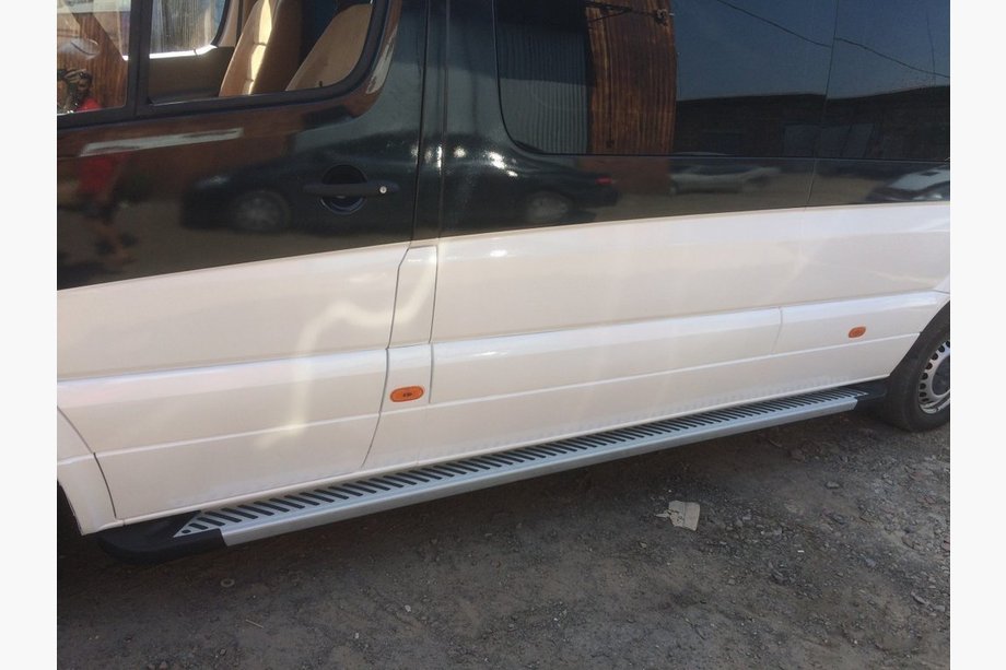 Mercedes Sprinter W907/W910 2018- Pedane Laterali King (2 pz, Alluminio) Passo Medio Foto 3