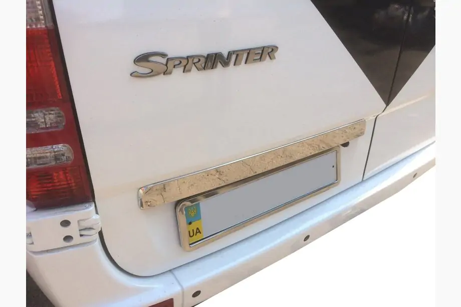 Mercedes Sprinter W906 2006–2018 Modanatura in acciaio inox sopra la targa Image