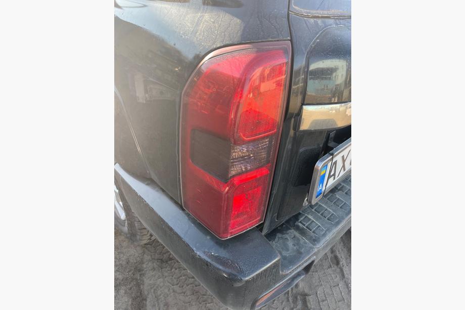 Nissan Patrol Y61 1997-2011 Fanale posteriore usato (2004-2008, 1 pz) Image