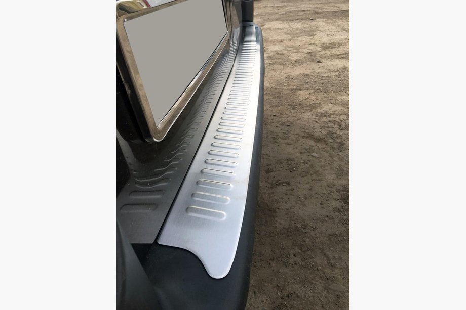 Opel Vivaro 2001–2015 Protezione Paraurti Posteriore Opaca (Omsa, Acciaio Inox) Image