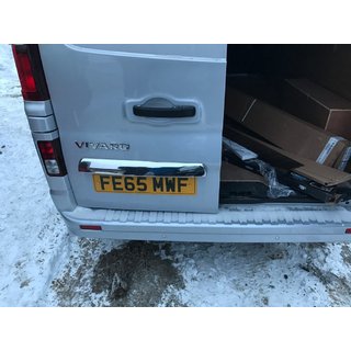 Modanatura in acciaio inox sopra la targa Opel Vivaro 2015-2019 foto 3