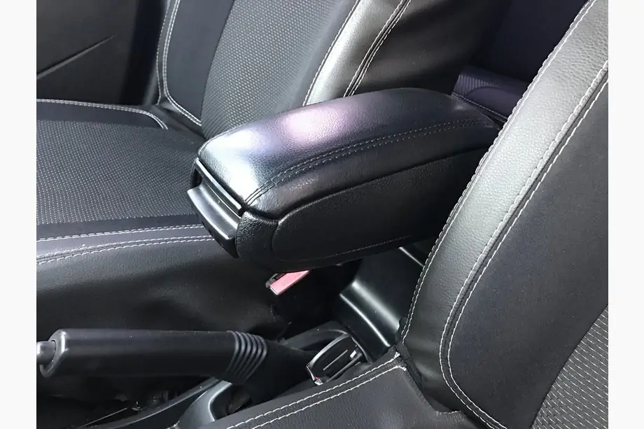 Dacia Duster 2008-2018 Bracciolo (nel portabicchieri) Foto 1