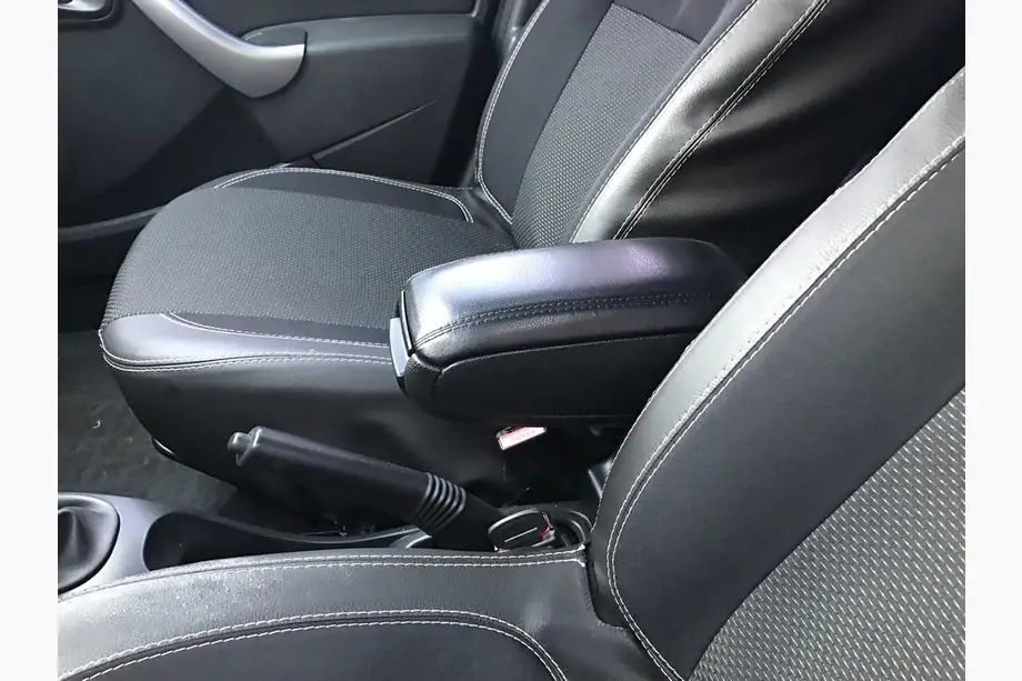 Dacia Duster 2008-2018 Bracciolo (nel portabicchieri) Foto 2