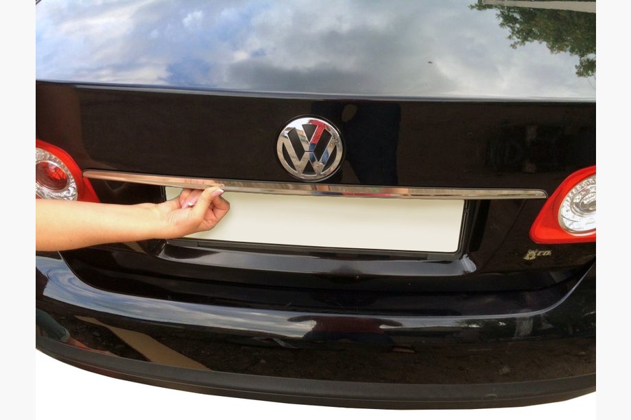 Volkswagen Jetta 2006-2011 Modanatura in acciaio inox sopra la targa Image