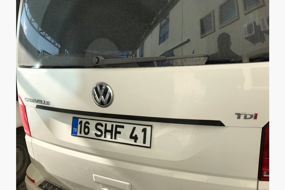 Volkswagen T6 2015-2024 Modanatura sopra targa (carbonio) Foto 1