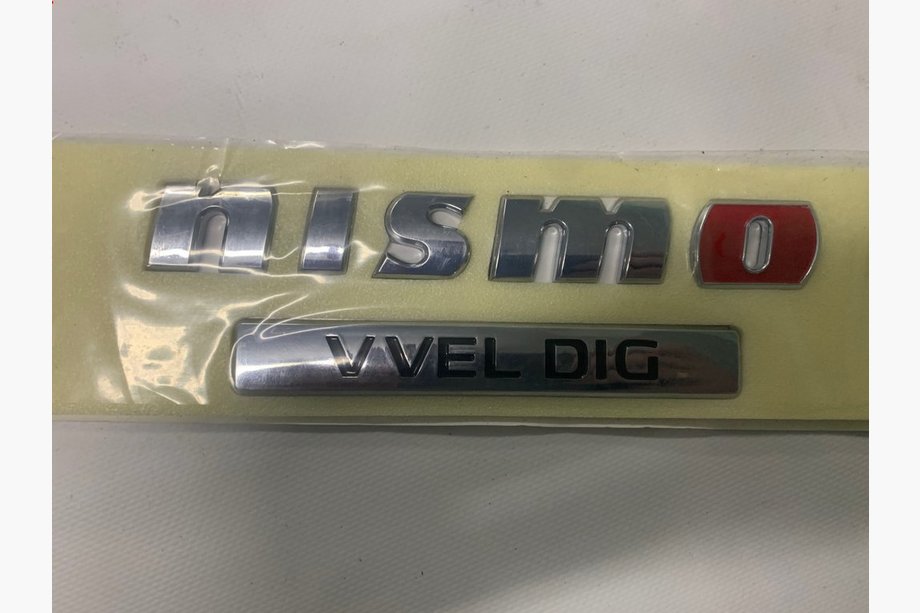 Nissan Patrol Y62 2010-2024 Emblema Nismo Image