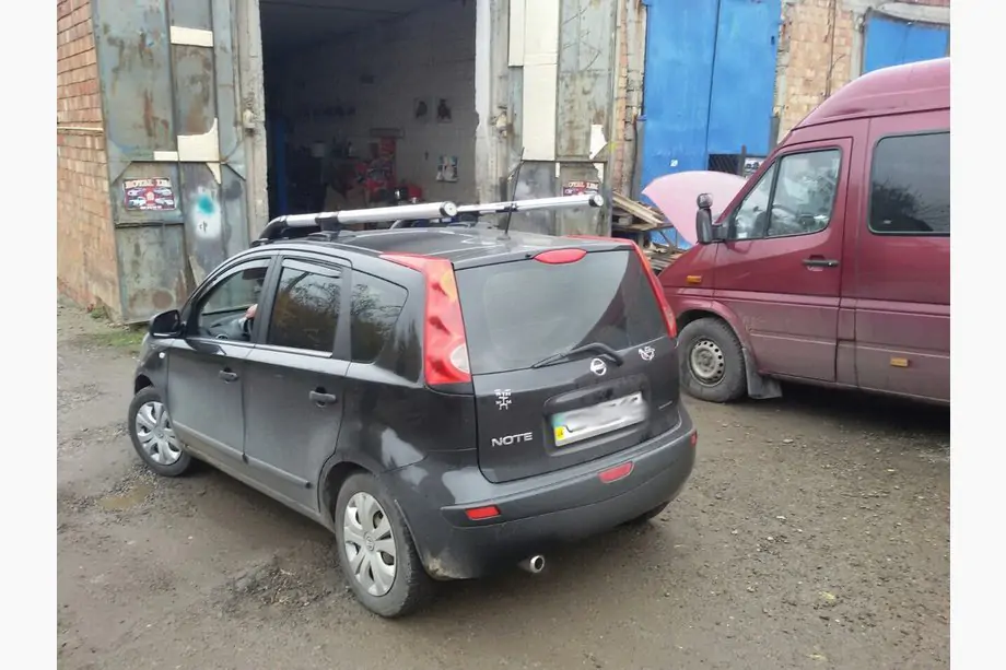 Nissan Note 2004-2012 Barre portatutto Shark (2 pz) Foto 3