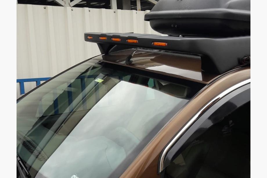 Renault Duster 2008–2017 Visiera Parabrezza V1 (LED, Nero Opaco) Foto 1