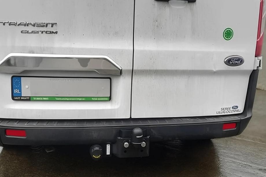Ford Custom 2013-2022 Modanatura cromata sopra la targa (2 porte, acciaio inox) Image