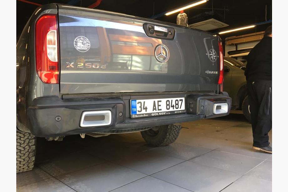 Mercedes X class 2017-2020 Diffusore posteriore (nero opaco) Image
