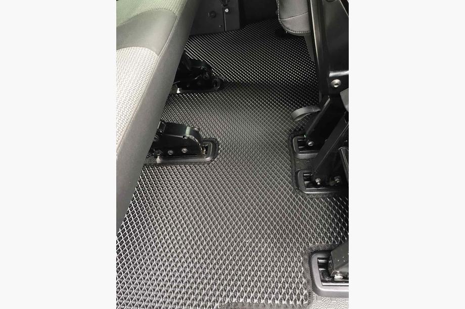 Volkswagen T5 2010-2015 Tappetini EVA V2 (Passo lungo, set completo abitacolo, neri) Foto 3