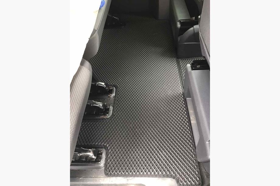 Volkswagen T5 2010-2015 Tappetini EVA V2 (Passo lungo, set completo abitacolo, neri) Foto 4