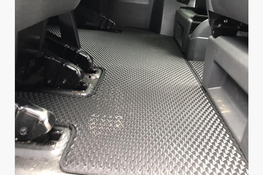 Volkswagen T5 2010-2015 Tappetini EVA V2 (Passo lungo, set completo abitacolo, neri) Foto 5
