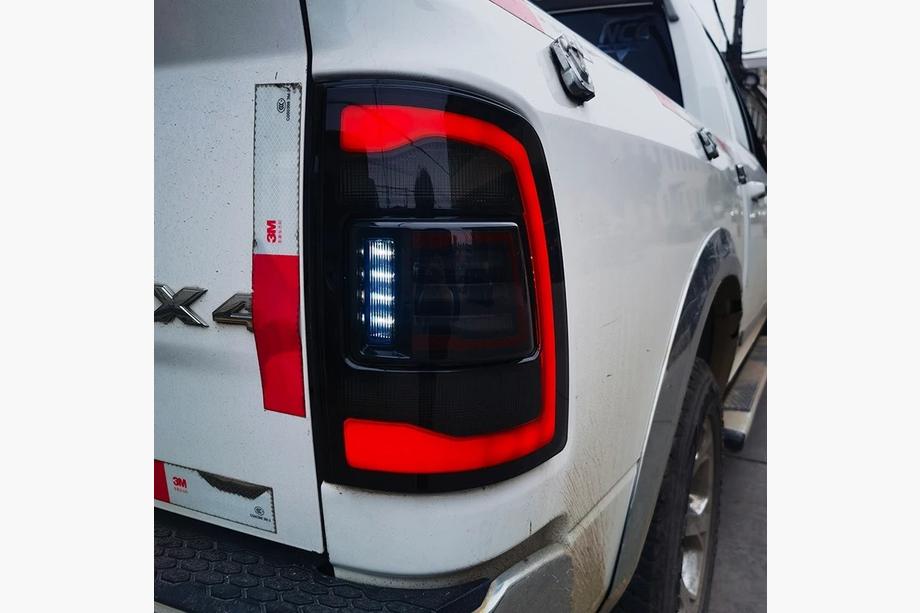 Dodge RAM (DT) 2018– Fanali posteriori TRX Image