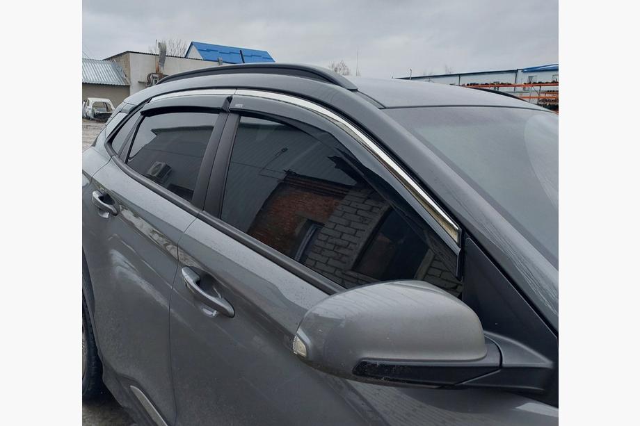 Hyundai Kona 2017-2023 Deflettori finestrini con profilo cromato (4 pz, Niken) Image