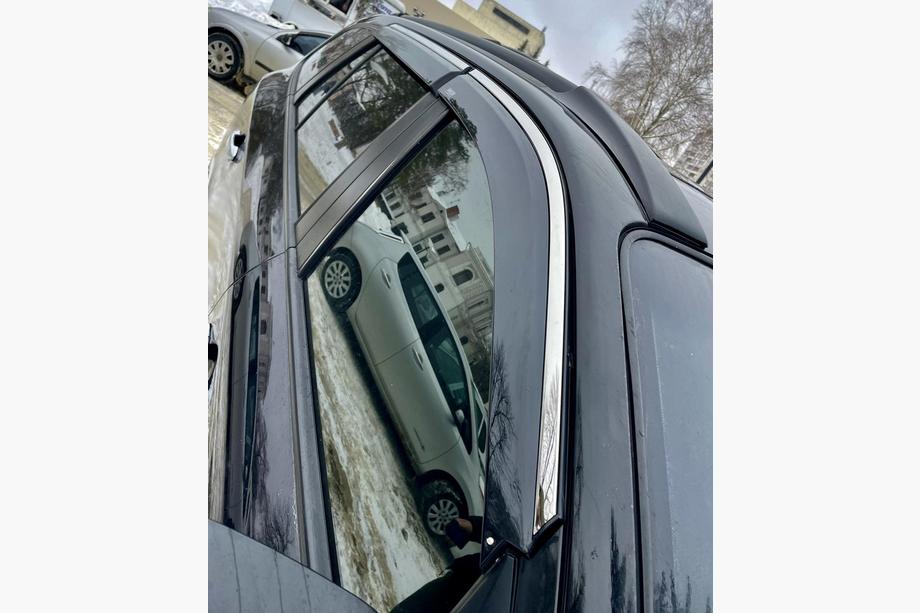 Hyundai Santa Fe 2 2006-2012 Deflettori finestrini con profilo cromato (4 pz, Niken) Foto 4