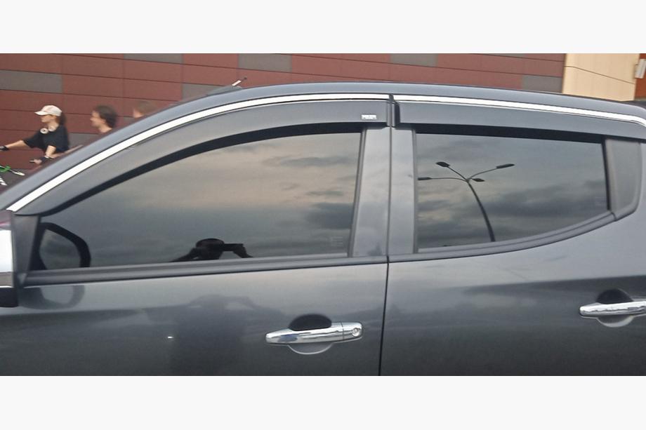 Fiat Fullback 2016- Deflettori finestrini con profilo cromato (4 pz, Niken) Image