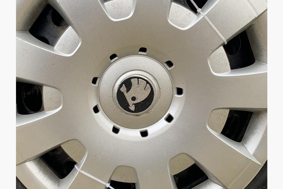Skoda Adesivi per cerchi 60mm 8932A (4 pz) Image