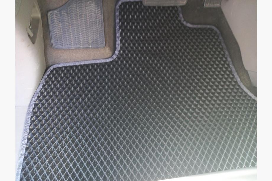 Honda Odyssey 2010–2017 Tappetini (3 file, EVA, neri) Image