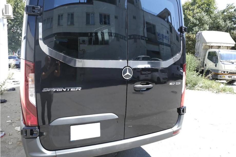 Mercedes Sprinter W907/W910 2018- Cornice vetro posteriore V-2 Carmos (2 pz, acciaio inox) Foto 5