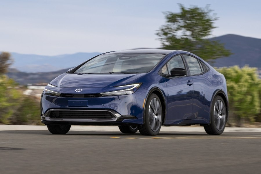 Revisione della nuova generazione del modello ibrido Toyota Prius