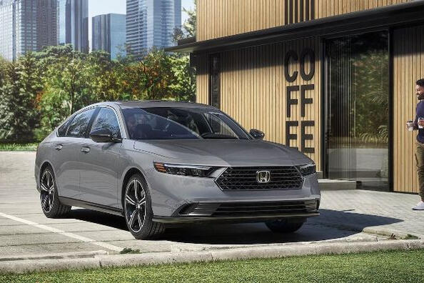 Revisione della berlina Honda Accord di nuova generazione