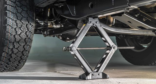 Come scegliere un cric per auto?