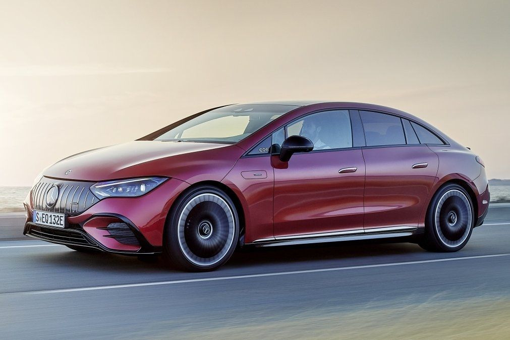 Recensione della berlina elettrica Mercedes-Benz EQE (V295).