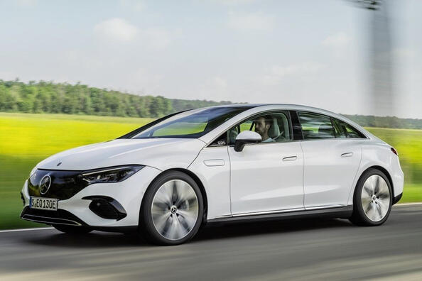 Recensione della berlina elettrica Mercedes-Benz EQE (V295) Foto 1