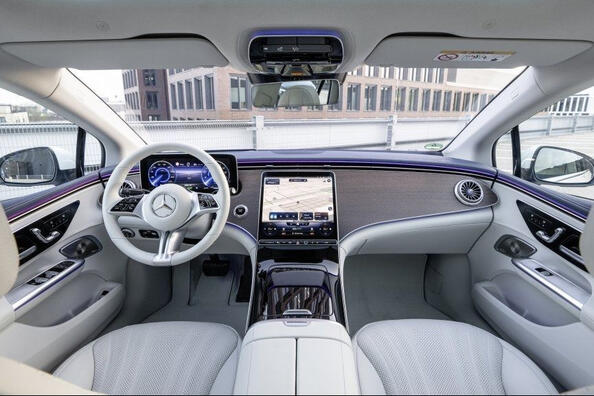 Recensione della berlina elettrica Mercedes-Benz EQE (V295) Foto 6