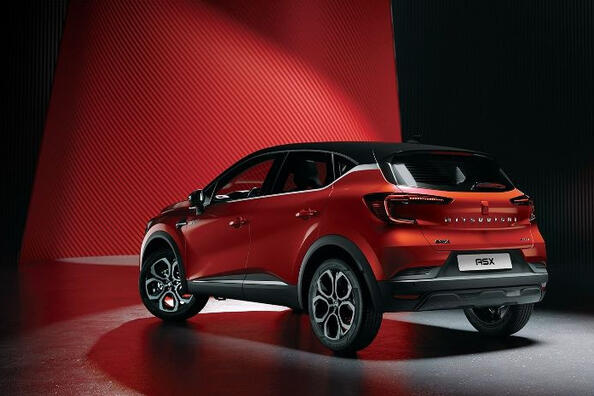 Panoramica del crossover compatto di quarta generazione Mitsubishi ASX Foto 4
