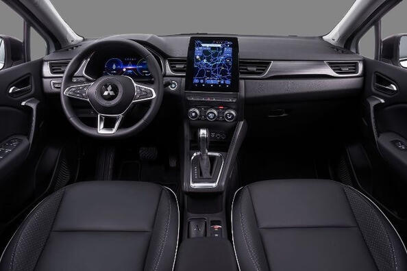 Panoramica del crossover compatto di quarta generazione Mitsubishi ASX Foto 5
