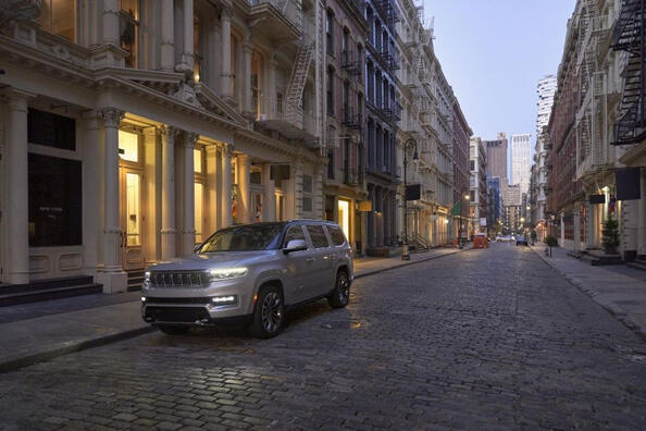 Recensione del SUV Jeep Grand Wagoneer Foto 3