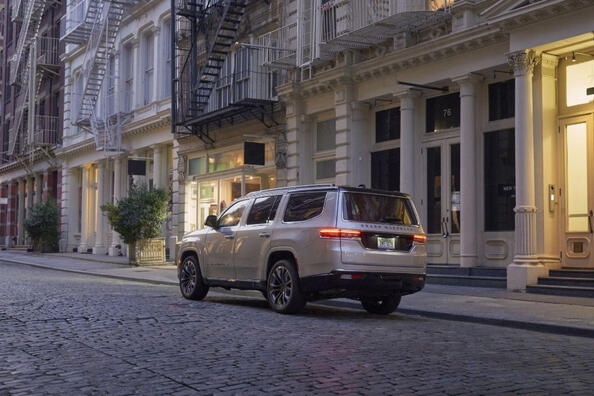 Recensione del SUV Jeep Grand Wagoneer Foto 2