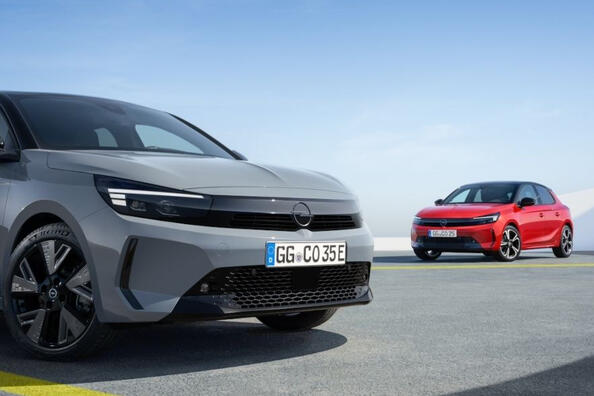Modifica dello stile da gara della berlina compatta Opel Corsa F Foto 3