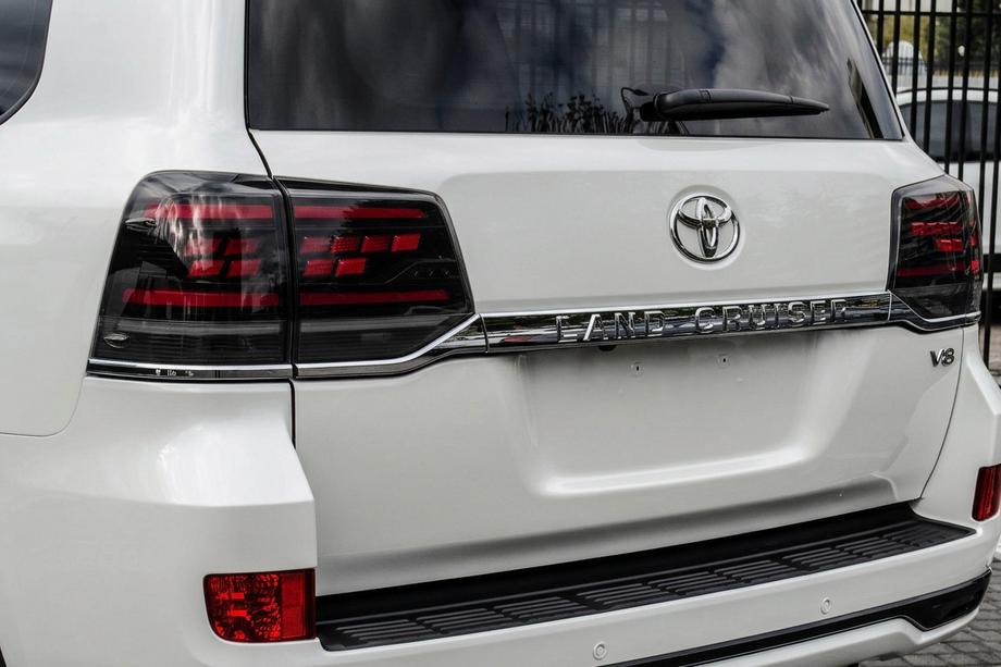 Toyota Land Cruiser 200 2007-2021 Fanali Posteriori 2016-2021 (Sequential Red Plus) Image