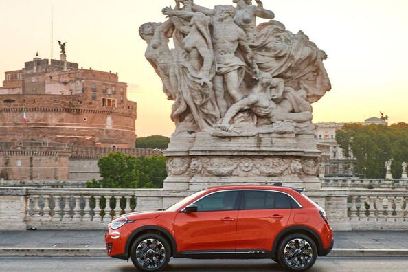 Recensione del crossover elettrico compatto Fiat 600e Foto 3
