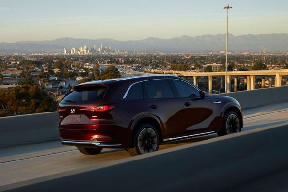 Recensione del SUV a grandezza naturale Mazda CX-90 Foto 4
