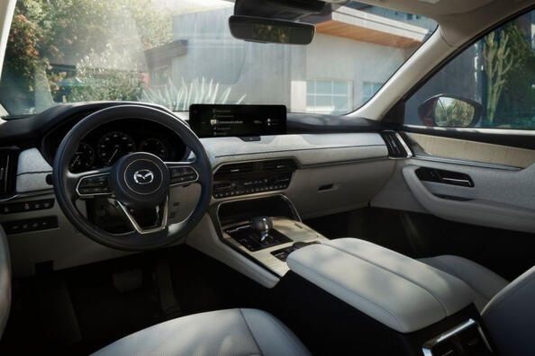 Recensione del SUV a grandezza naturale Mazda CX-90 Foto 6
