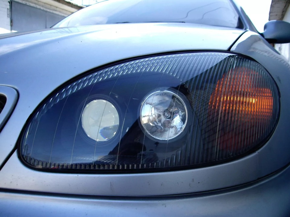 Regolazione dei fari dell’auto: vantaggi, opzioni