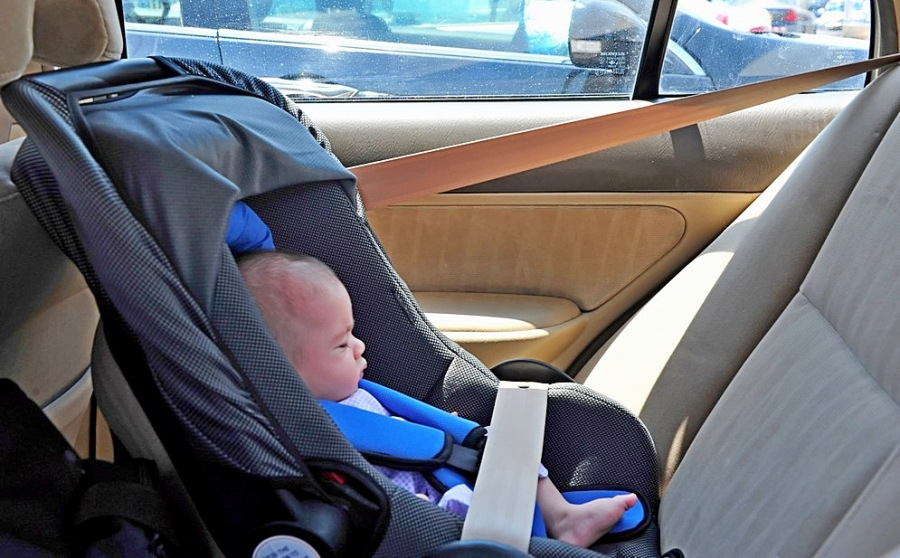 Come scegliere un seggiolino auto: consigli e raccomandazioni